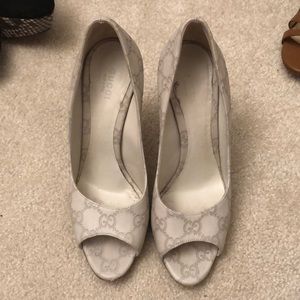 Gucci Peep Toe Pumps Logomania